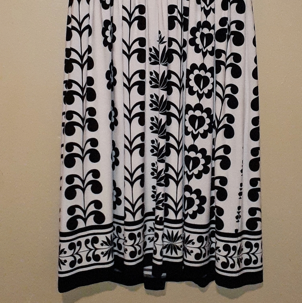Dress - Picture 2 of 5